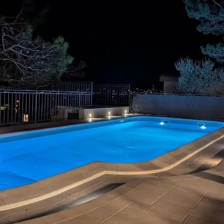 Seaside With A Swimming Pool Pag - 6384 アパート *